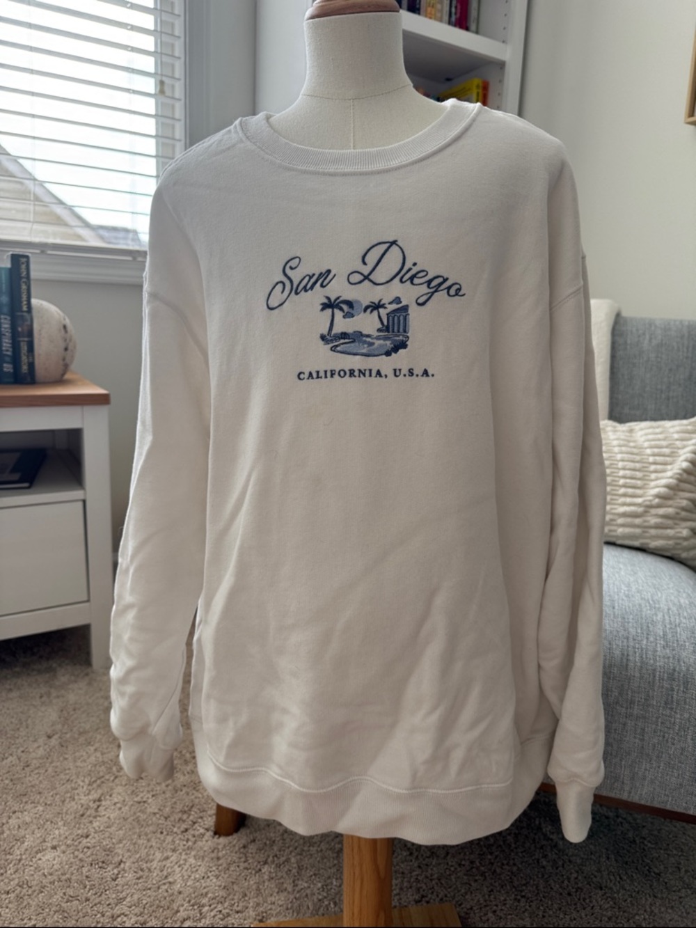 Hollister White "San Diego" Graphic Crewneck Sweater